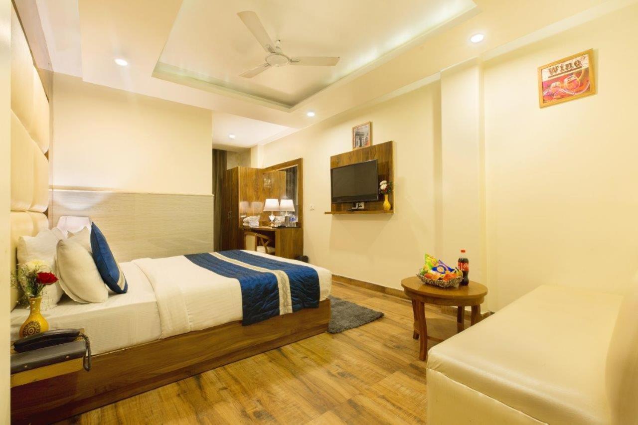 Hotel Viva Palace By Opo New Delhi Exteriör bild