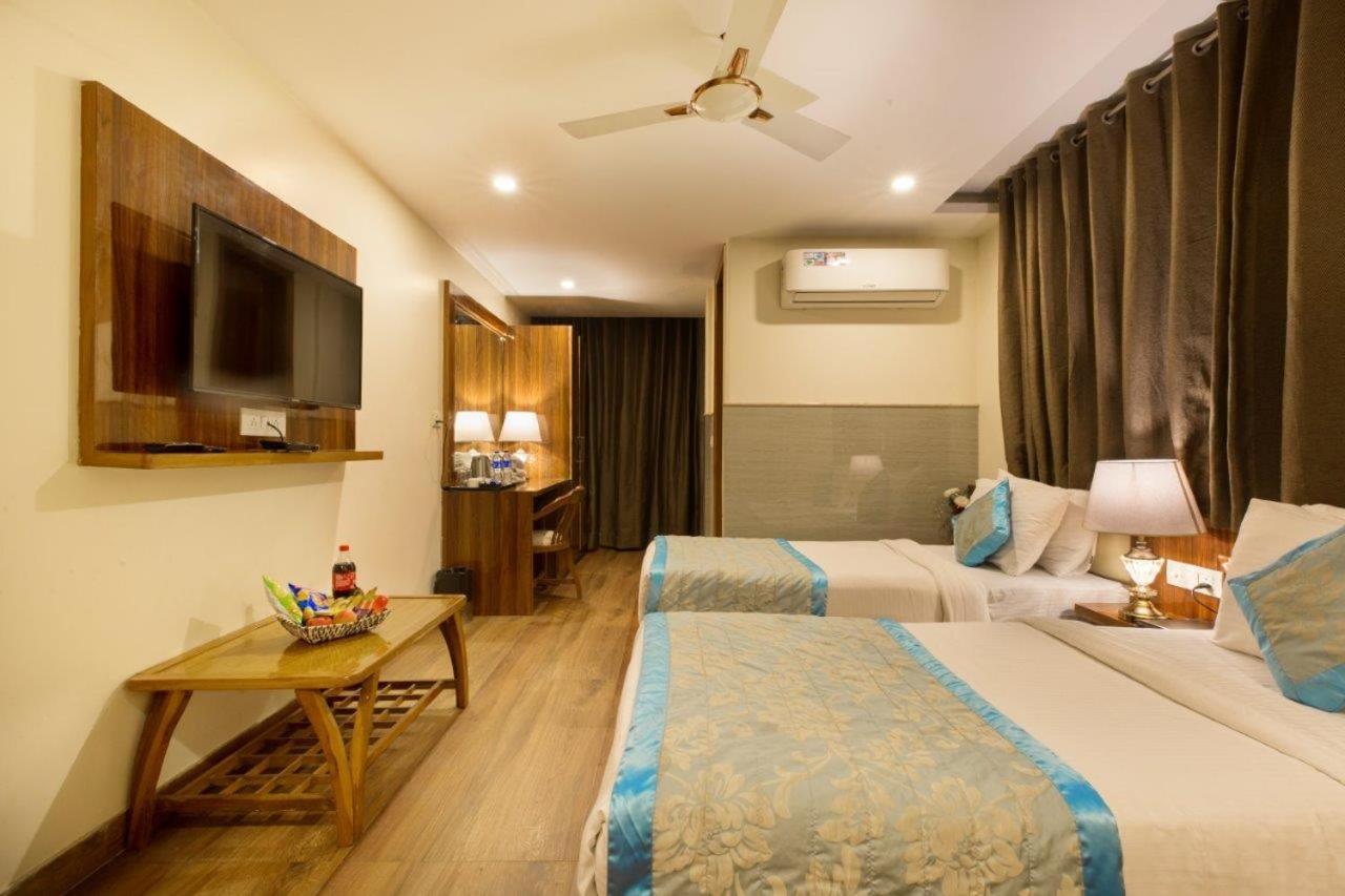 Hotel Viva Palace By Opo New Delhi Exteriör bild