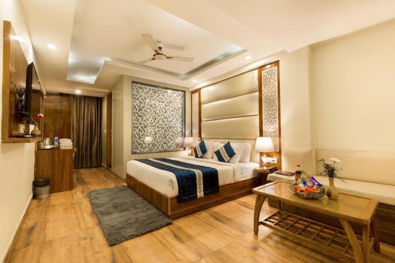 Hotel Viva Palace By Opo New Delhi Exteriör bild