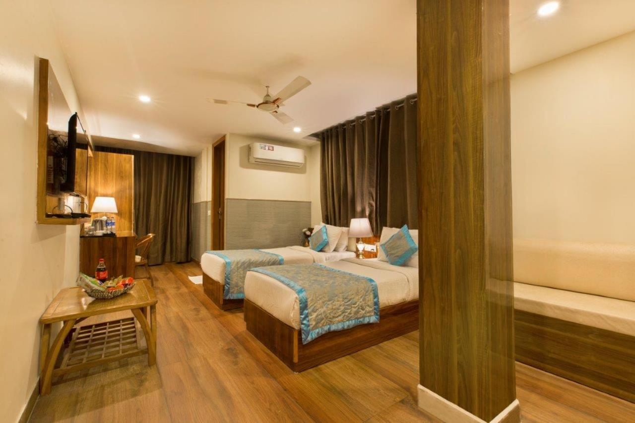 Hotel Viva Palace By Opo New Delhi Exteriör bild