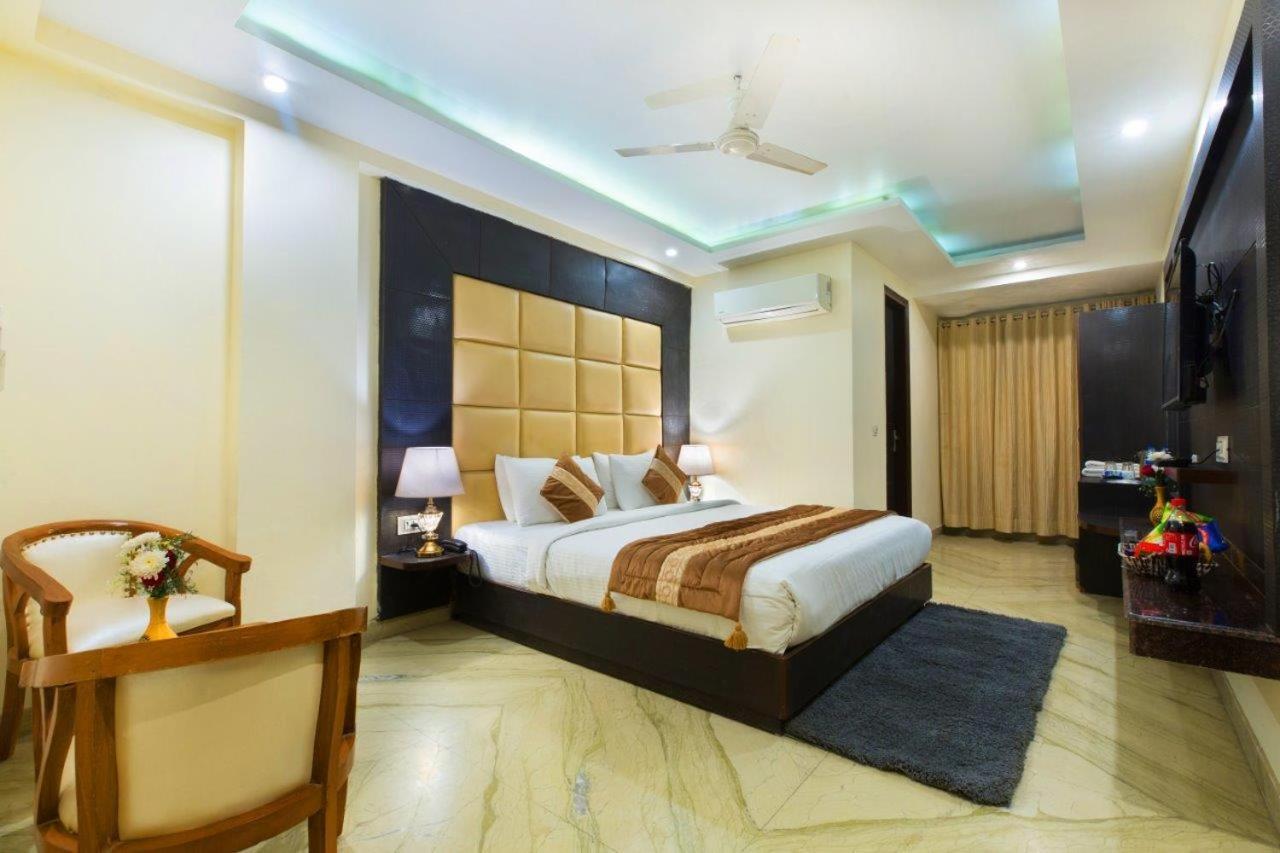 Hotel Viva Palace By Opo New Delhi Exteriör bild