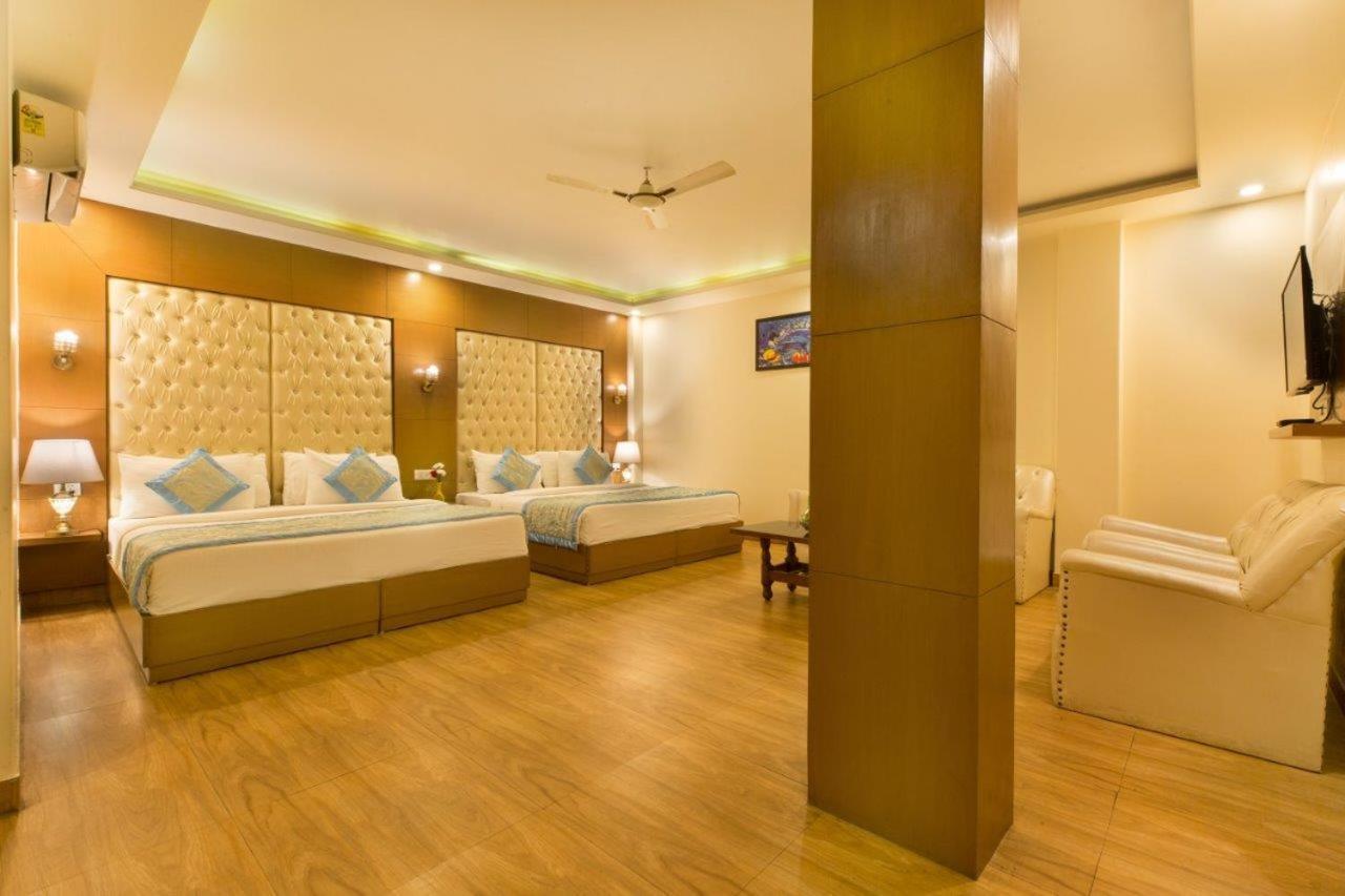 Hotel Viva Palace By Opo New Delhi Exteriör bild