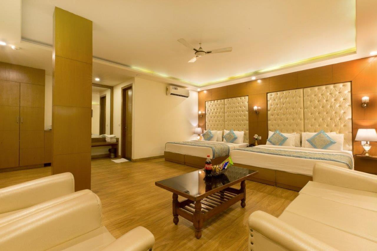Hotel Viva Palace By Opo New Delhi Exteriör bild